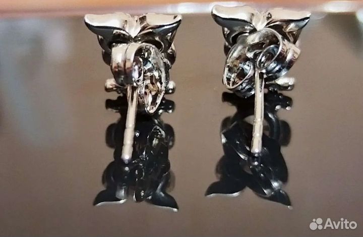 Серьги гвоздики