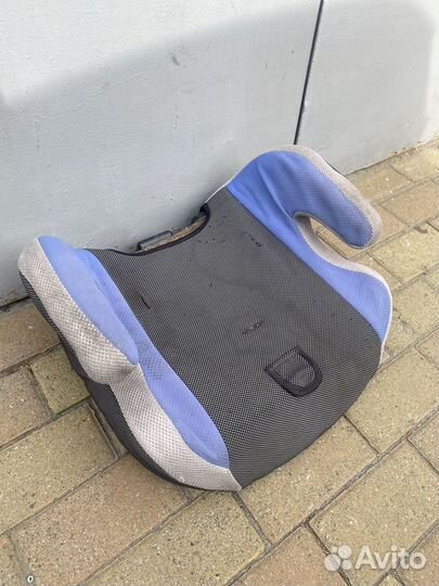 Автомобильное сидение 