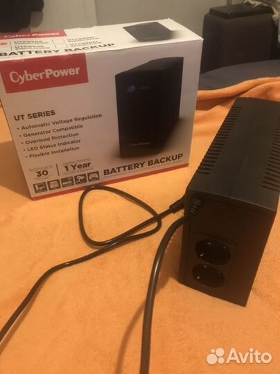 Источник бесперебойного питания (ибп) cyberpower