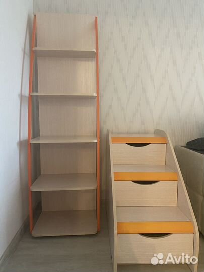 Стеллаж и лестница