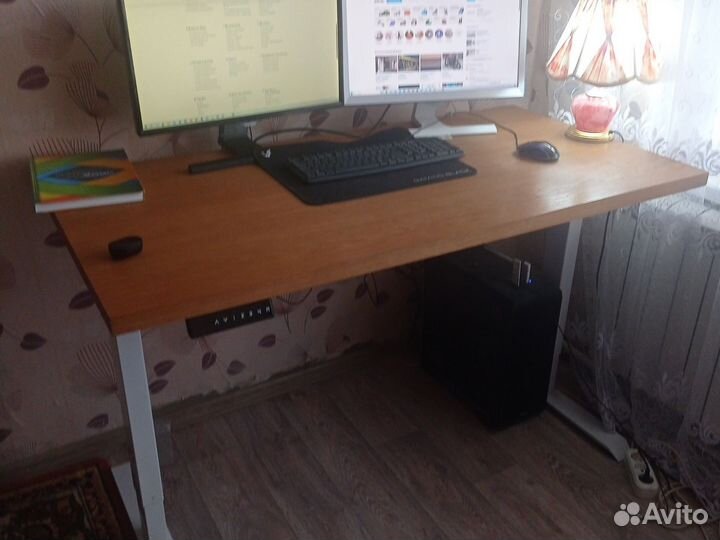 Компьютерный стол регулируемый по высоте