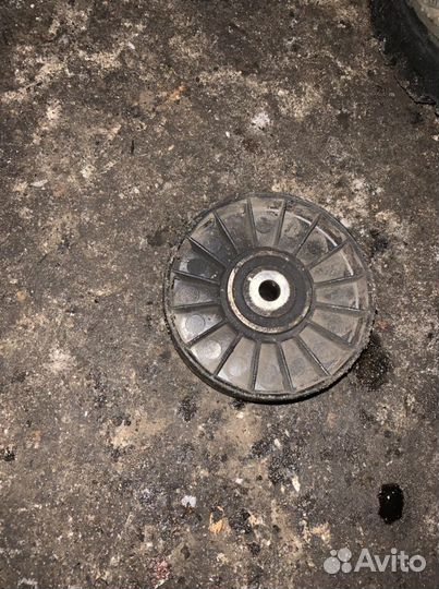 Ролик приводного ремня Volvo 960