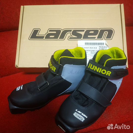 1-2 кл.34 размер.Лыжные ботинки Larsen Junior SNS