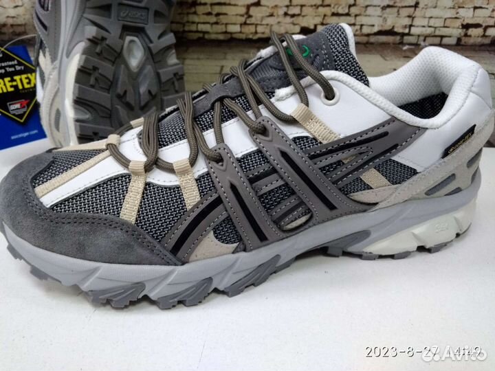 Кроссовки утеплённые Asics