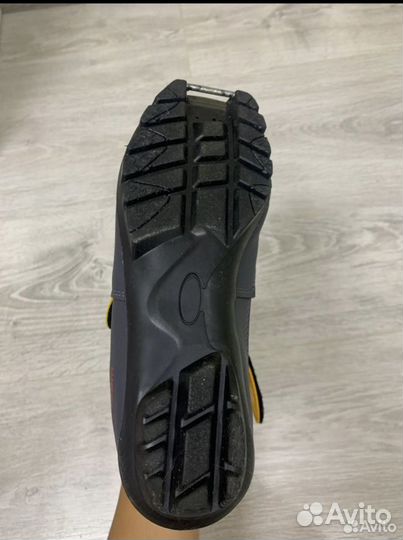 Лыжные ботинки 38