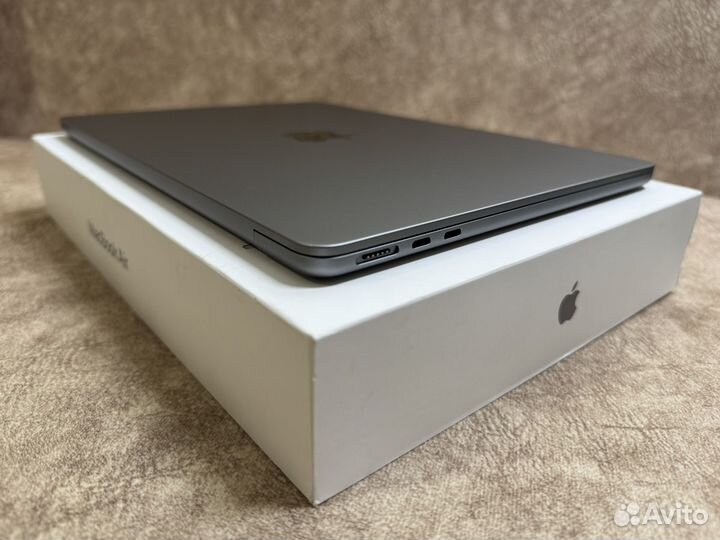 Macbook Air 13 m3 8/256gb акб:100