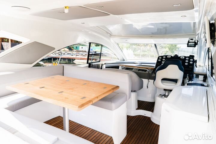 Круизная яхта Beneteau 44GT