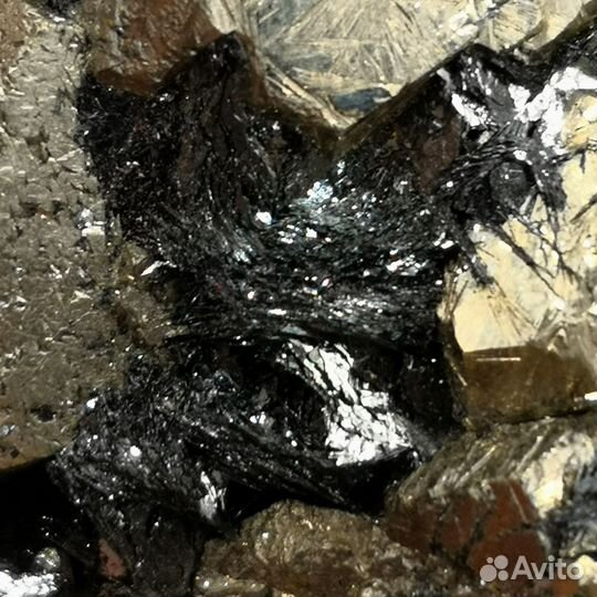 Пирит с гематитом, Италия