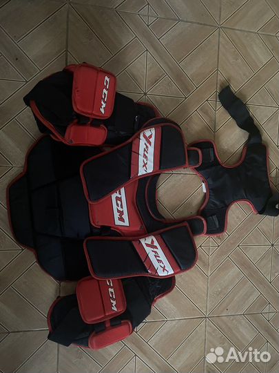 Вратарский нагрудник ccm на 6-8 лет