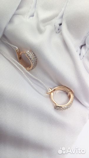 Золотые серьги с камнем