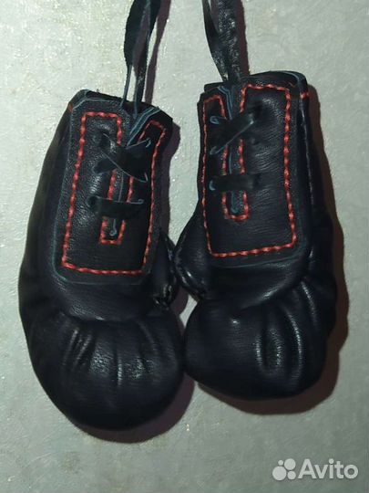 Брелок Боксерские перчатки в авто кожа