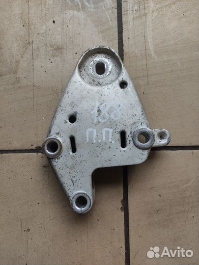 Кронштейн кондиционера Renault Laguna I