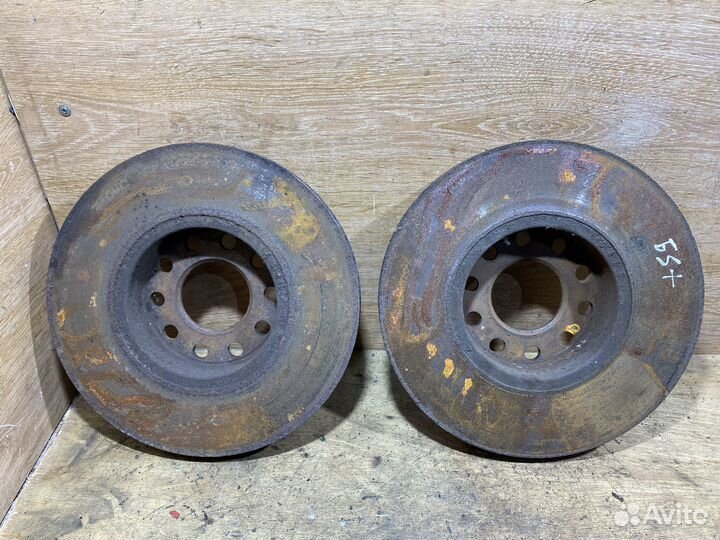 Комплект передних тормозных дисков Passat B5 + 209