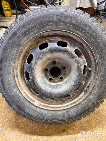 R15 Nokian Tyres Hakkapeliitta 4 195/65, PCD 5x100 DIA 16