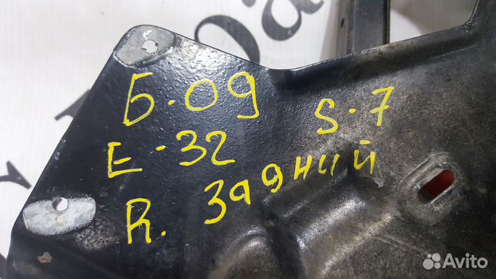 Стеклоподъемник задний правый на BMW E32