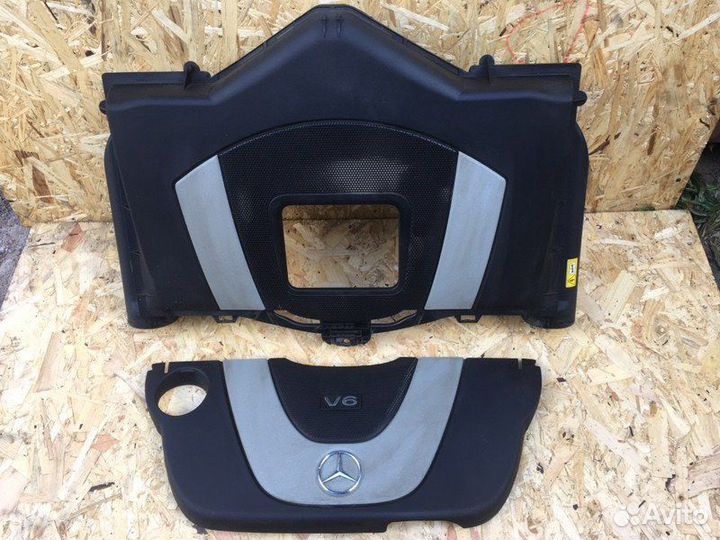 Корпус воздушного фильтра Mercedes-Benz C300