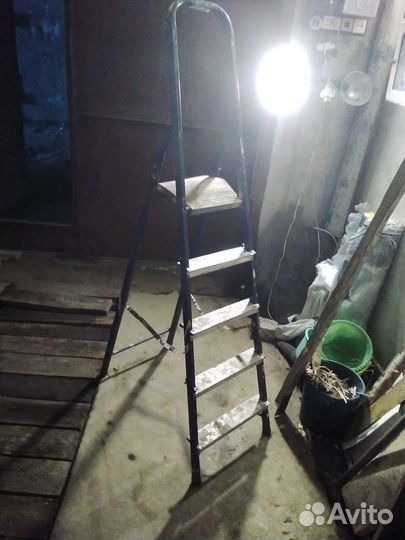 Стеллаж разборный, лестница-стремянка