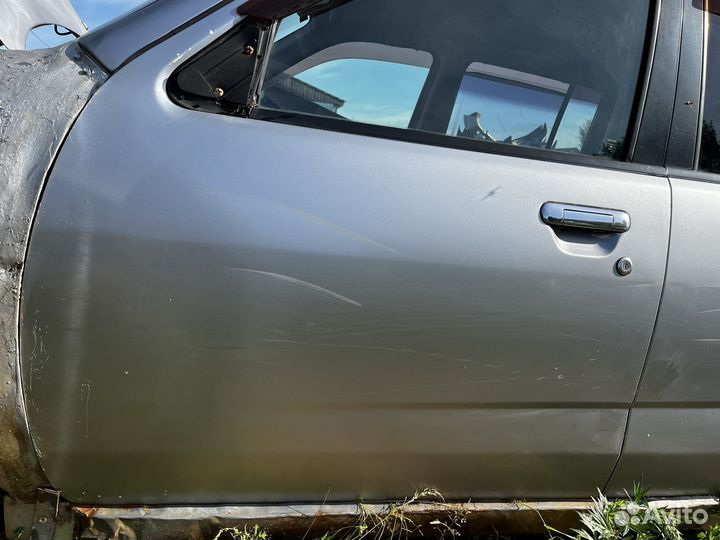 Дверь передняя/задняя правая/левая Nissan Cube Z10