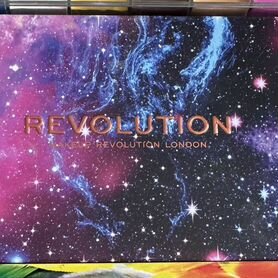 Палетка теней makeup revolution