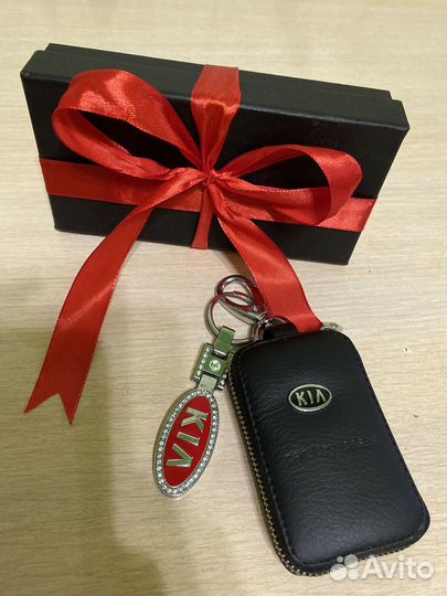 Ключница кожаная +брелок с логотипом KIA(новые)