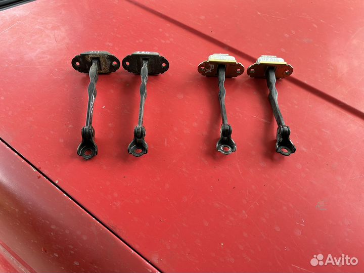 Infiniti fx35 fx45 ограничитель двери