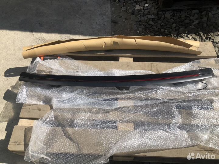 Стоп сигнал bentley flying spur 05-10