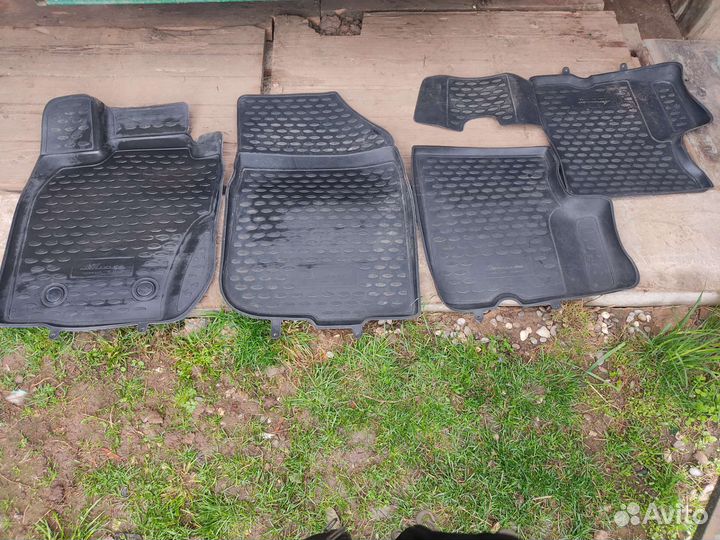 Полики на дастер террано