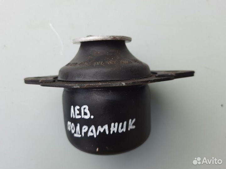 Опора двигателя левая Volkswagen Passat B3