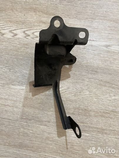 Кронштейн генератора Ford Focus
