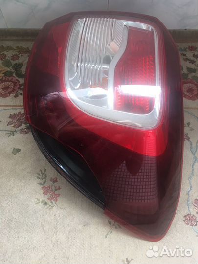 Задний правый фонарь Рено 2021