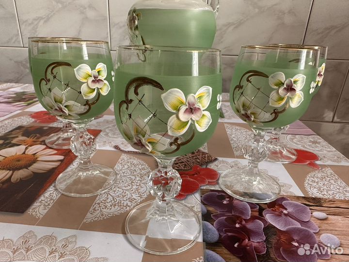 Кувшин со стаканами