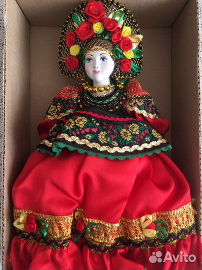 Кукла-грелка фарфор