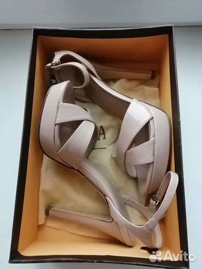 Босоножки женские 37 размер, лаковые