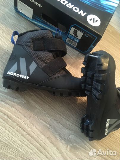 Лыжные ботинки