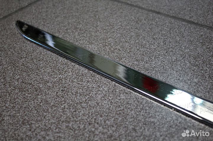 Накладка Prius 30 на низ задней двери, хром