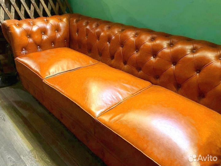 Диван кожаный честер