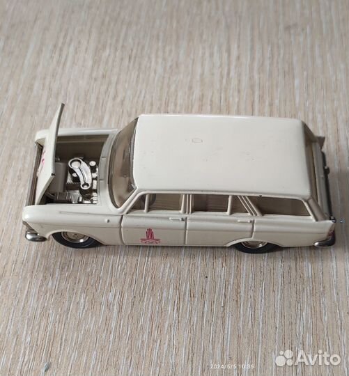 Коллекционная модель Москвич 426 1:43 олимпийский