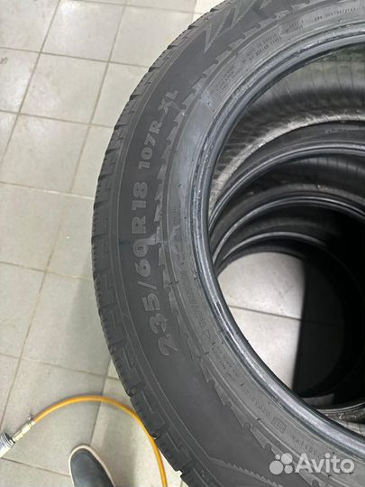Nokian Tyres Hakkapeliitta R 235/60 R18 107R