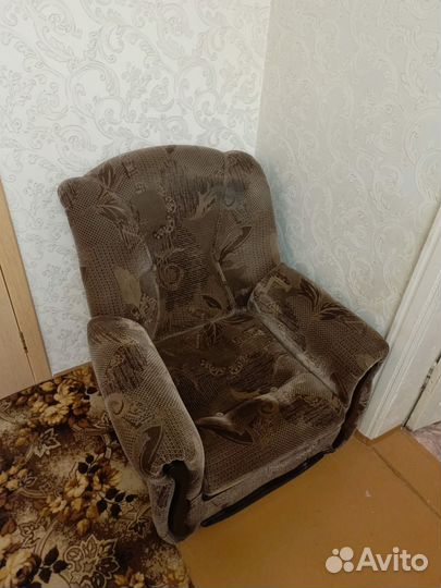 Диваны и кресло бу