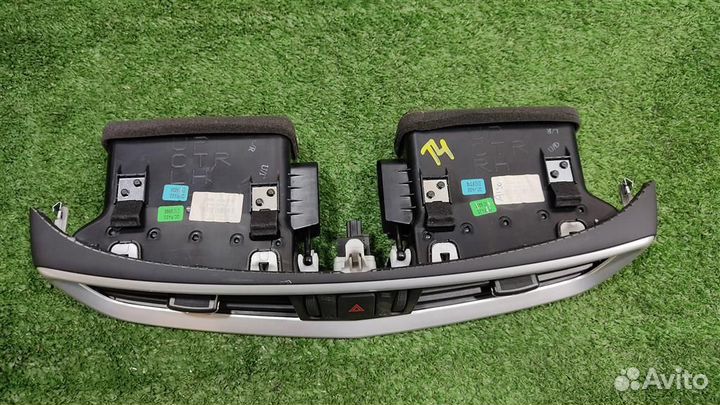 Дефлектор торпедо центральный Nissan Qashqai J11