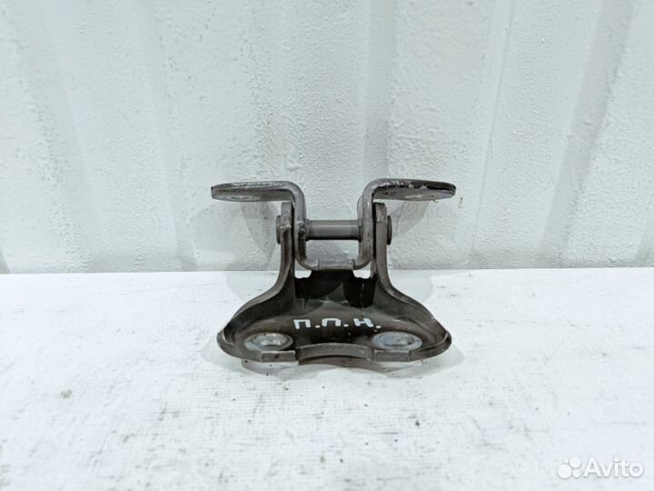 Петля двери нижняя передняя правая Lexus Es250