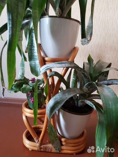 Подставка из ротанга