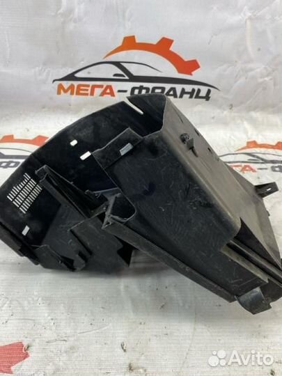 Корпус блока предохранителей Peugeot 307 легковой