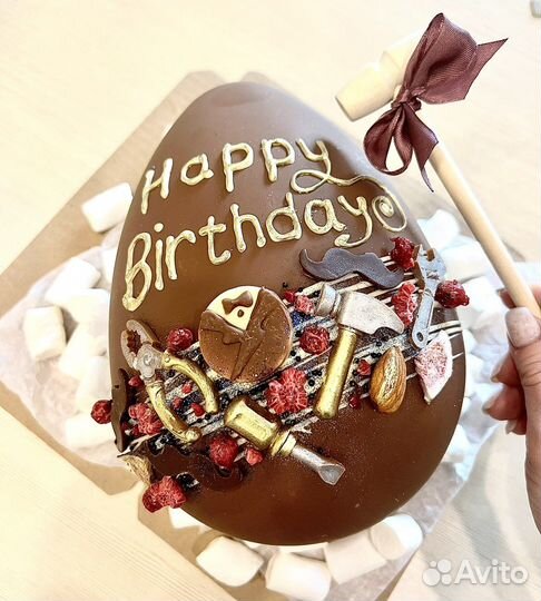 Большое шоколадное яйцо