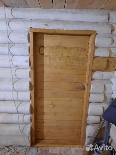Дверь входная деревянная