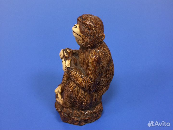 Статуэтка обезьяна с бананом