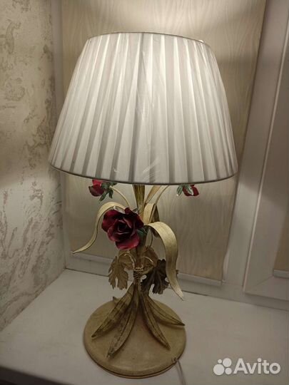 Лампа настольная