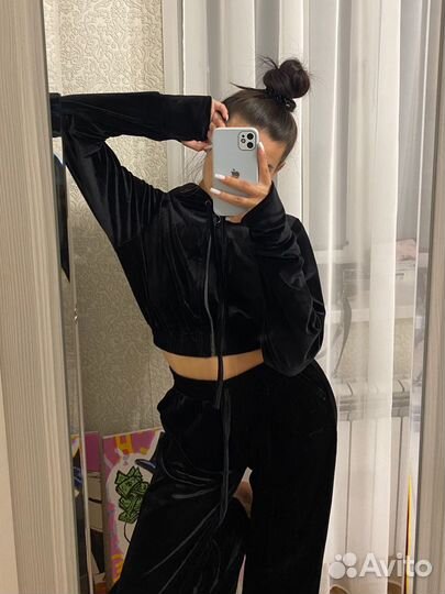 Велюровый спортивный костюм