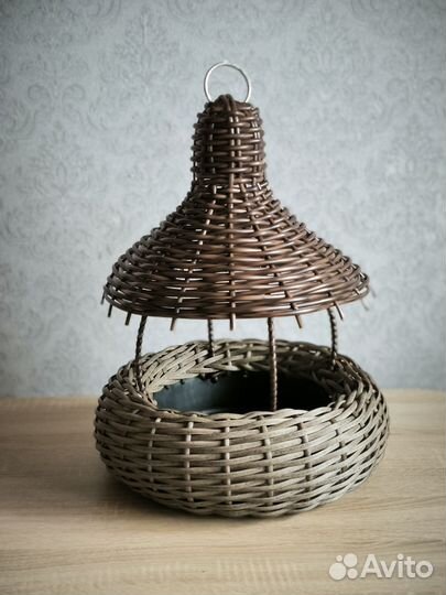 Кормушка для птиц уличная