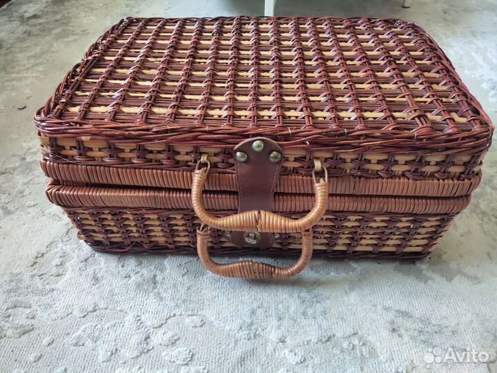 Корзина для пикника с посудой